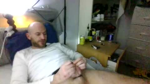 Edgarrrdd1021 online show from June 21, 2026, 4:04 am