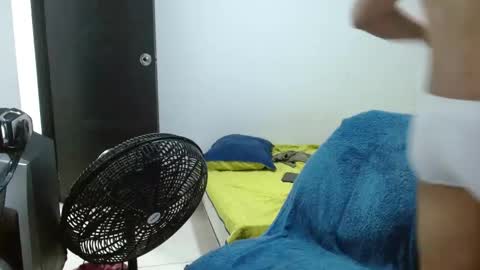 Snapshot of alfred_cantillo chatting on October 23, 2025, 6:45 am alfred_cantillo online show from October 23, 2025, 6:45 am