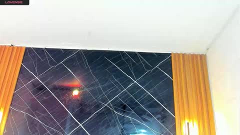 ali_dl online show from November 17, 2025, 9:42 pm