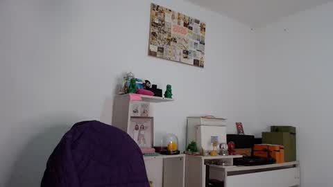 Snapshot of alia054 chatting on April 8, 2026, 12:49 pm Alia online show from April 8, 2026, 12:49 pm