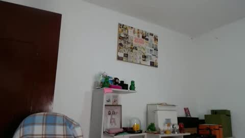 Snapshot of alia054 chatting on April 15, 2026, 12:45 pm Alia online show from April 15, 2026, 12:45 pm