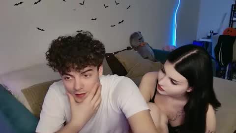 Snapshot of alice118james chatting on October 28, 2025, 12:03 am alice and james online show from October 28, 2025, 12:03 am