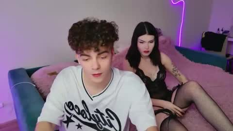 Snapshot of alice118james chatting on November 7, 2025, 12:05 pm alice and james online show from November 7, 2025, 12:05 pm