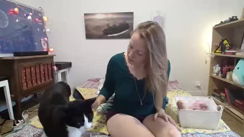 Snapshot of alice8363 chatting on October 24, 2025, 8:33 am Alice online show from October 24, 2025, 8:33 am