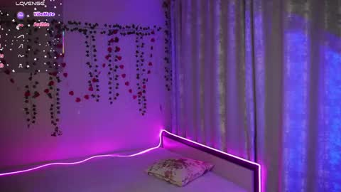Snapshot of alice___miss chatting on April 23, 2026, 7:27 pm Alice Miss online show from April 23, 2026, 7:27 pm