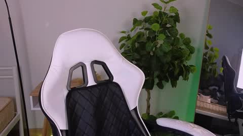 Snapshot of alice__grace_ chatting on January 15, 2025, 9:41 pm your Alice online show from January 15, 2025, 9:41 pm