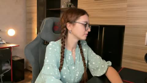 Hey Im Alice  online show from October 17, 2025, 8:50 am