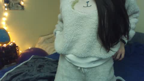 Snapshot of alice_asks chatting on December 25, 2024, 2:14 am Alice Asks online show from December 25, 2024, 2:14 am