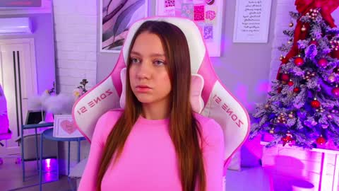 Snapshot of alice_charmy chatting on January 11, 2025, 5:10 am Alice in Wonderland online show from January 11, 2025, 5:10 am