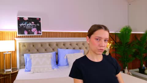 Snapshot of alice_charmy chatting on February 23, 2025, 5:12 am Alice in Wonderland online show from February 23, 2025, 5:12 am