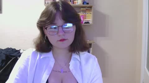 alice_glamour online show from March 26, 2026, 4:23 pm