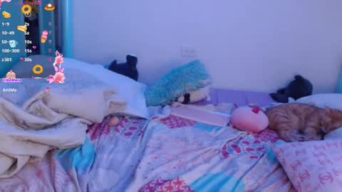 Snapshot of alice_lacroux chatting on October 17, 2025, 5:43 am Alice online show from October 17, 2025, 5:43 am