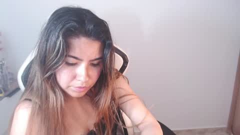 Snapshot of alice_middle01 chatting on February 6, 2025, 10:10 pm Alice online show from February 6, 2025, 10:10 pm