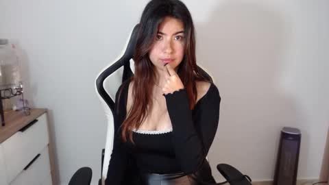 Snapshot of alice_middle01 chatting on February 12, 2025, 10:26 pm Alice online show from February 12, 2025, 10:26 pm