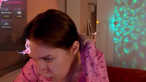 Snapshot of alice_miiiller chatting on November 22, 2025, 3:49 am Alice online show from November 22, 2025, 3:49 am