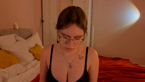 Snapshot of alice_miiiller chatting on December 14, 2025, 10:09 am Alice online show from December 14, 2025, 10:09 am