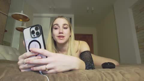 Snapshot of alice_rays_ chatting on February 23, 2025, 10:42 pm Alice online show from February 23, 2025, 10:42 pm