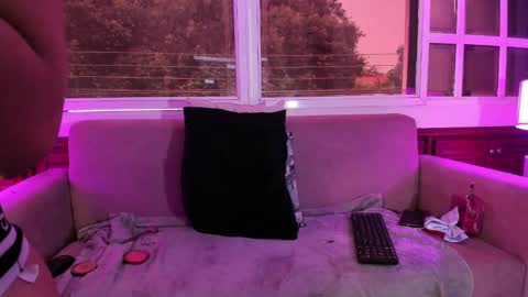 alice_simpson1 online show from October 4, 2025, 11:41 am