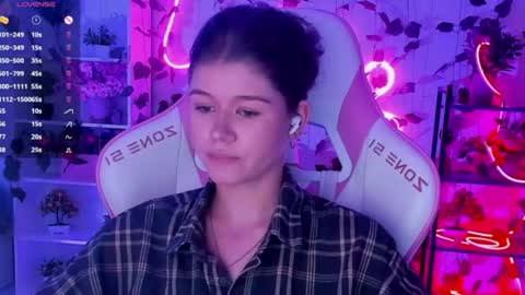 Snapshot of alice_tails chatting on July 6, 2026, 9:17 pm Alice online show from July 6, 2026, 9:17 pm