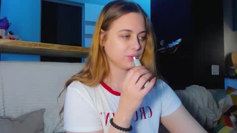 Snapshot of alice_wander chatting on November 10, 2025, 11:09 am Alice online show from November 10, 2025, 11:09 am