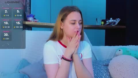 Snapshot of alice_wander chatting on November 15, 2025, 5:16 am Alice online show from November 15, 2025, 5:16 am