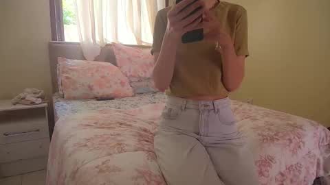 Alice DeLUCA online show from October 31, 2025, 3:35 pm