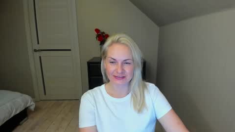 Alicee online show from October 7, 2025, 7:00 pm