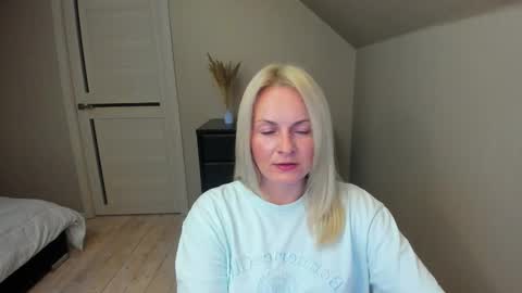 Alicee online show from October 12, 2025, 6:51 pm
