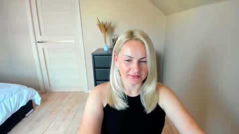 Alicee online show from October 15, 2025, 10:04 am