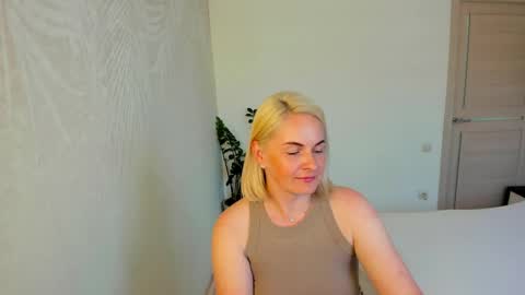 Alicee online show from June 3, 2026, 2:33 pm