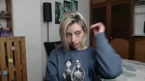 Snapshot of alicee_logan_ chatting on April 19, 2026, 3:28 am alicee_logan_ online show from April 19, 2026, 3:28 am