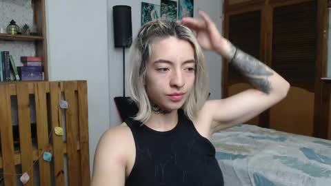 Snapshot of alicee_logan_ chatting on April 29, 2026, 2:04 am alicee_logan_ online show from April 29, 2026, 2:04 am