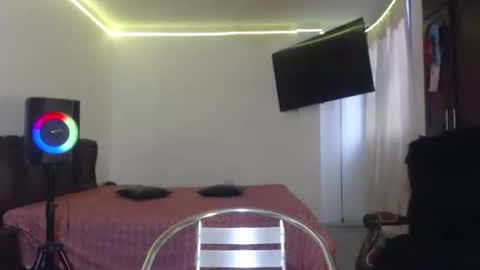 aliceesmiths online show from October 25, 2025, 12:23 pm