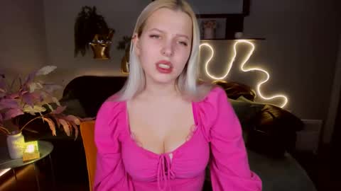 Snapshot of alicefreman chatting on February 17, 2025, 10:07 am Alice online show from February 17, 2025, 10:07 am