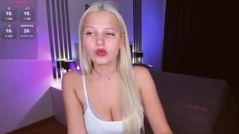 Snapshot of alicefreman chatting on November 2, 2025, 10:06 am Alice online show from November 2, 2025, 10:06 am