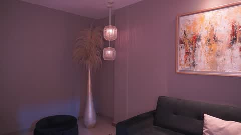 Alice online show from December 2, 2025, 6:58 pm