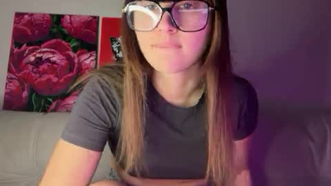 aliceinlustland online show from April 4, 2026, 5:54 pm