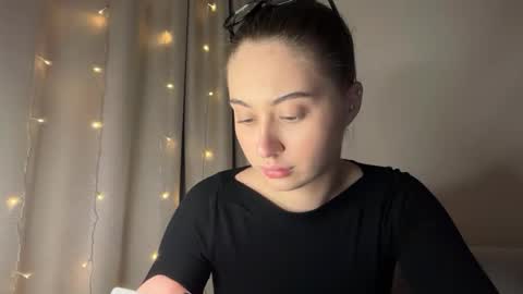 aliceinlustland online show from April 26, 2026, 8:06 pm