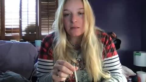 Snapshot of aliceinsmuttyland chatting on December 16, 2025, 7:19 pm Alice online show from December 16, 2025, 7:19 pm