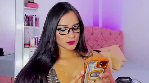 Snapshot of alicekiing_ chatting on February 6, 2025, 3:06 am ALICEKIING online show from February 6, 2025, 3:06 am