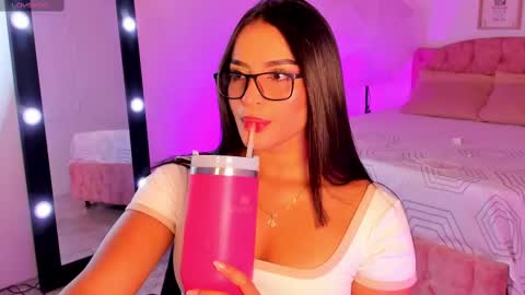 Snapshot of alicekiing_ chatting on October 7, 2025, 2:09 am ALICEKIING online show from October 7, 2025, 2:09 am