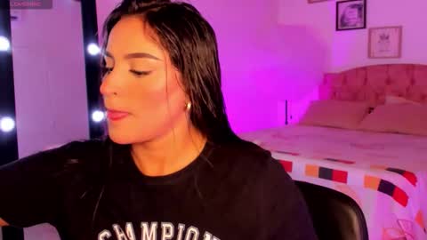 Snapshot of alicekiing_ chatting on October 20, 2025, 2:34 am ALICEKIING online show from October 20, 2025, 2:34 am