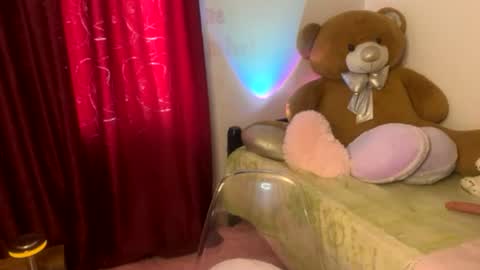 Snapshot of alicekingdom chatting on July 30, 2026, 7:35 pm Alicekingdom online show from July 30, 2026, 7:35 pm
