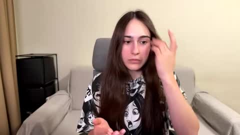 alicekollt online show from June 7, 2026, 9:51 pm