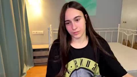 alicekollt online show from June 14, 2026, 2:24 am