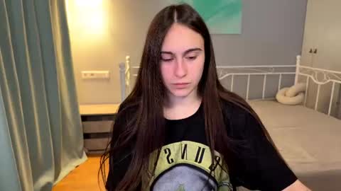 alicekollt online show from June 17, 2026, 9:05 pm