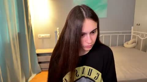 alicekollt online show from June 24, 2026, 3:22 pm