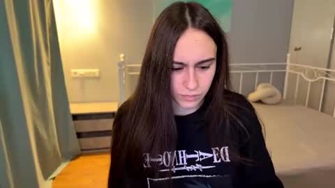 alicekollt online show from July 7, 2026, 2:43 pm