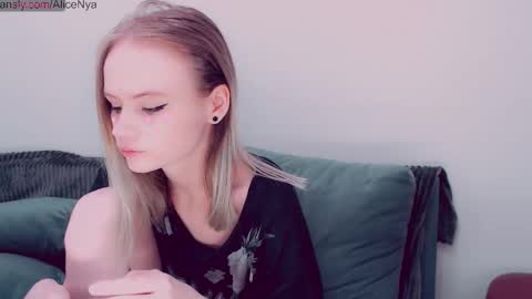 Snapshot of alicenya chatting on October 29, 2025, 5:10 am Alice online show from October 29, 2025, 5:10 am