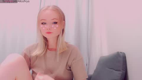 Snapshot of alicenya chatting on December 15, 2025, 4:28 am Alice online show from December 15, 2025, 4:28 am